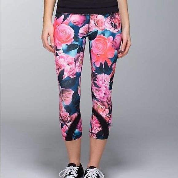 Lululemon Run Inspire Crop II Size 4 Secret Garden - Picture 2 of 6